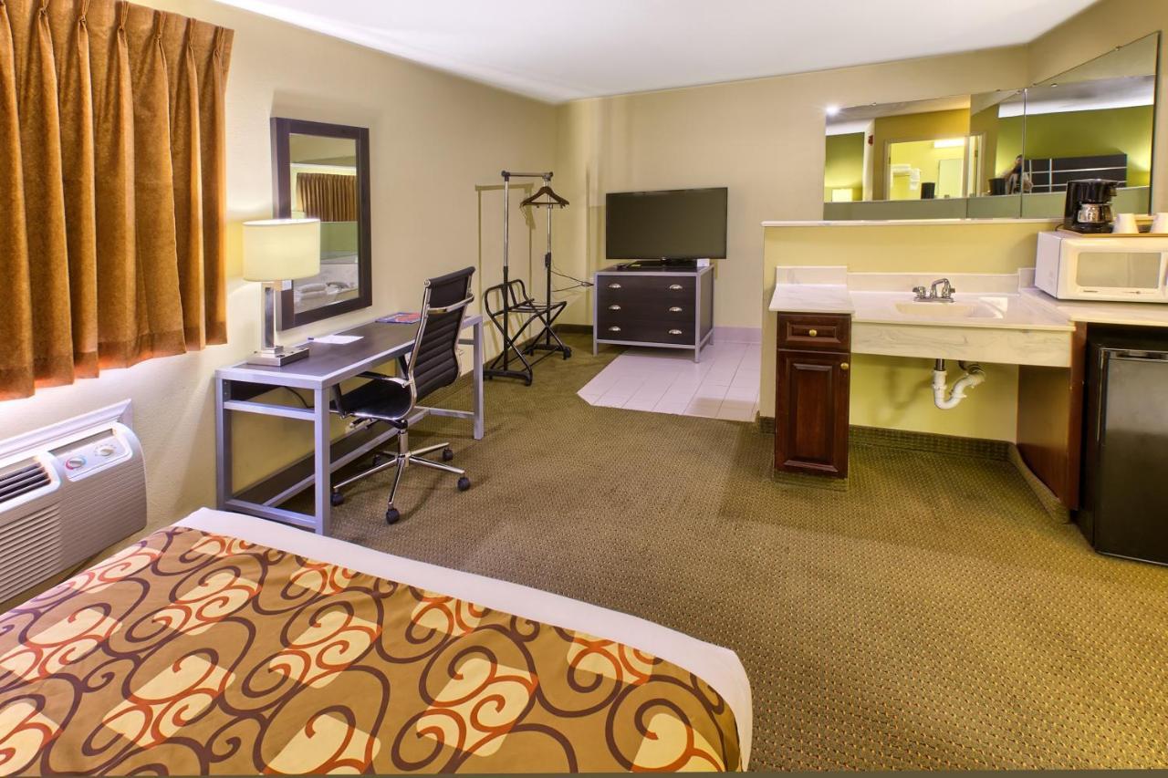 Country Hearth Inn Of Knightdale Экстерьер фото