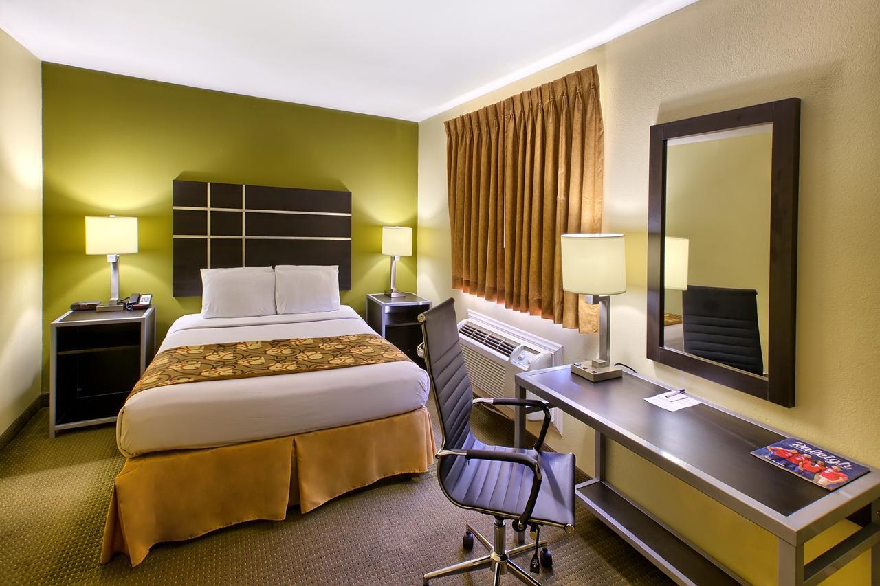 Country Hearth Inn Of Knightdale Экстерьер фото