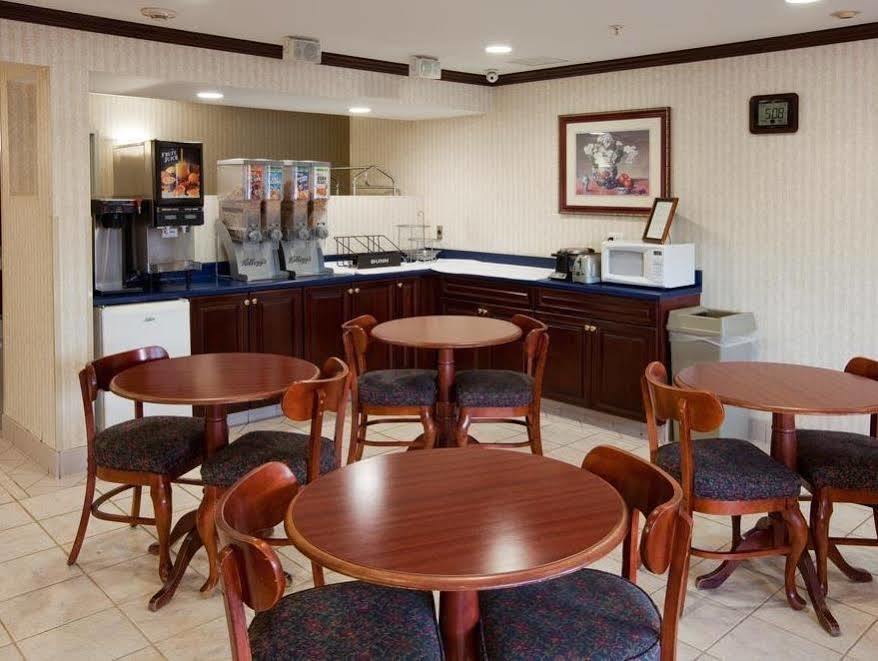Country Hearth Inn Of Knightdale Экстерьер фото