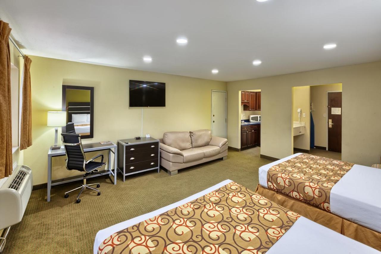 Country Hearth Inn Of Knightdale Экстерьер фото
